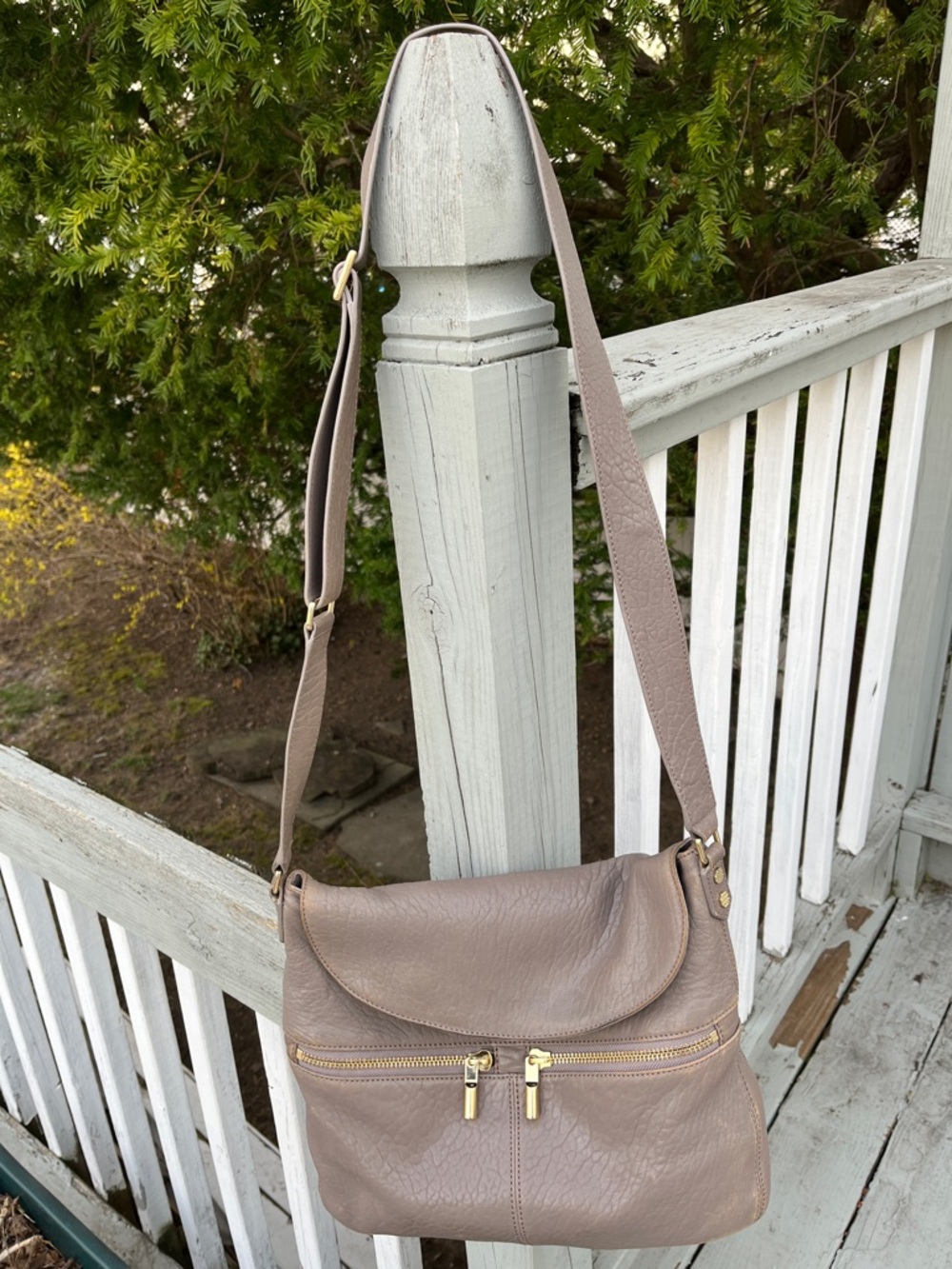 NWOT Elizabeth and James Gray/Taupe Leather Crossbody Bag with Gold Hardware